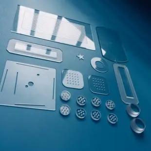 激(ji)光(guang)切(qie)割(ge)玻(bo)璃樣(yang)品