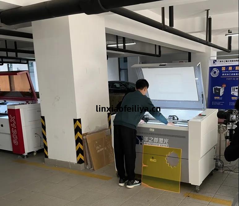 激光雕(diao)刻切(qie)割(ge)機加(jia)工運(yun)行場景(jing)