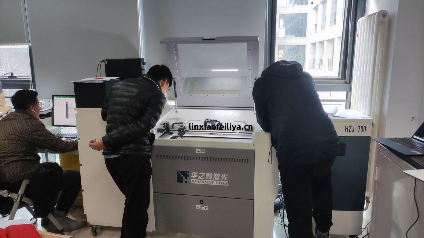 奮(fen)進號(hao)HZZ-V3000 CO2先(xian)進激光(guang)設備(bei)入駐(zhu)清華大學icenter基(ji)礎工(gong)業(ye)訓(xun)練中心