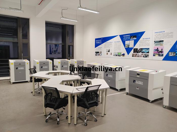 華(hua)之尊激光(guang)雕刻(ke)切割(ge)機(ji)入(ru)駐(zhu)激光(guang)技(ji)術(shu)交叉學(xue)科創(chuang)新(xin)谷(gu)